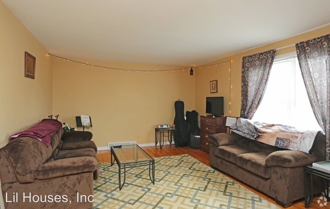 Building Photo - 2 br, 1 bath Room For Rent - 205 Robert Drive