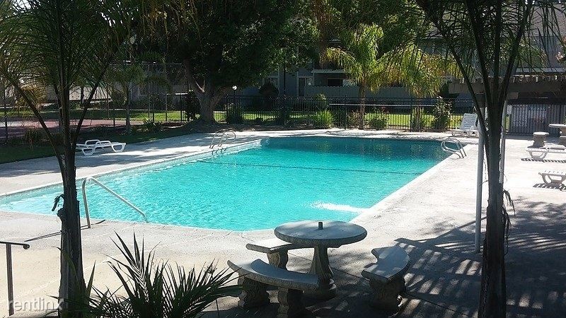 Foto principal - 4895 N Woodrow Ave