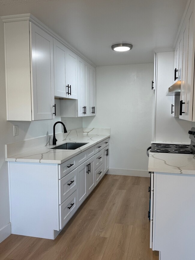 Building Photo - Buena Capri Apartments