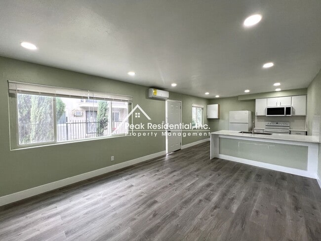 Building Photo - 42ndAve3916