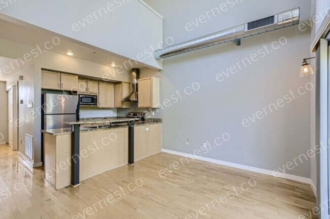 Foto del edificio - 4645 Broadway St