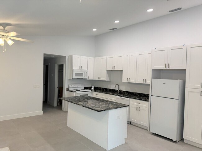 Foto del edificio - 1011-1013 3rd St W