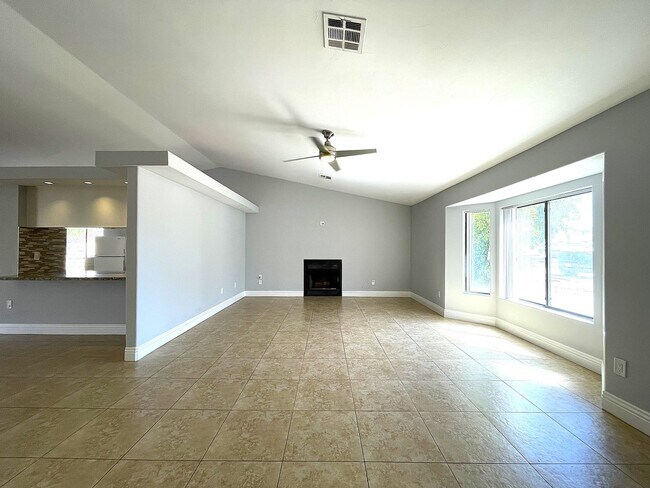 Building Photo - AVAILABLE NOW! 4 BED / 3 BATH home in Cath...