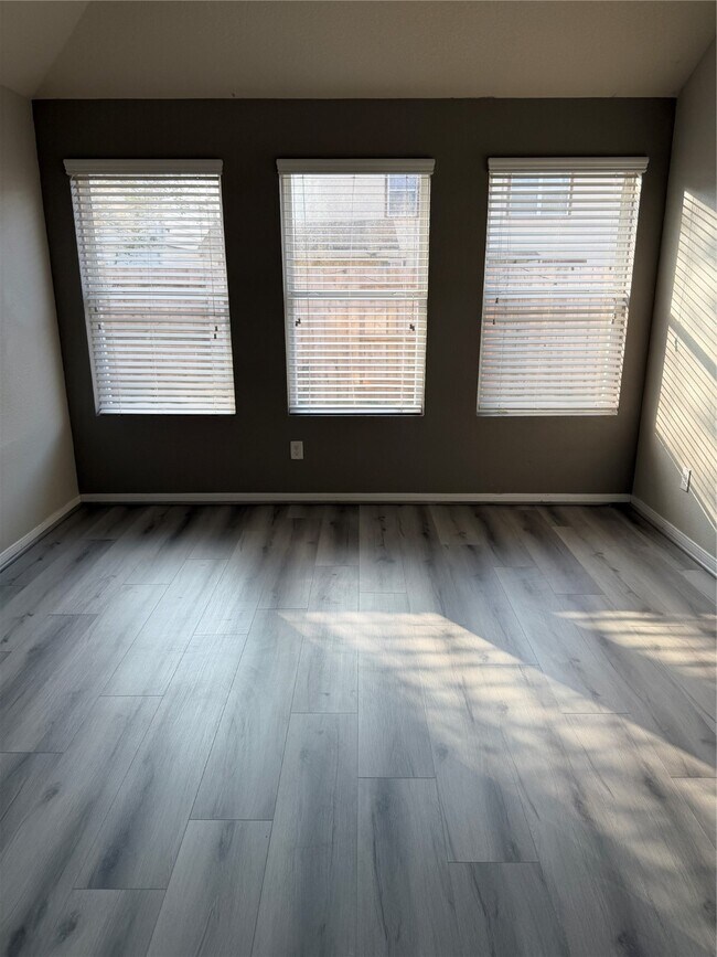 Foto del edificio - 3411 Apple Dale Dr