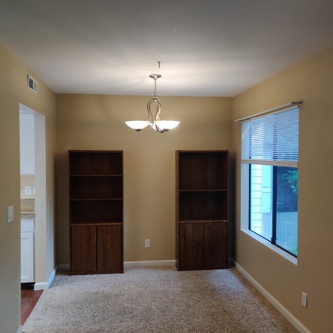 Building Photo - 14022 Juanita Dr NE
