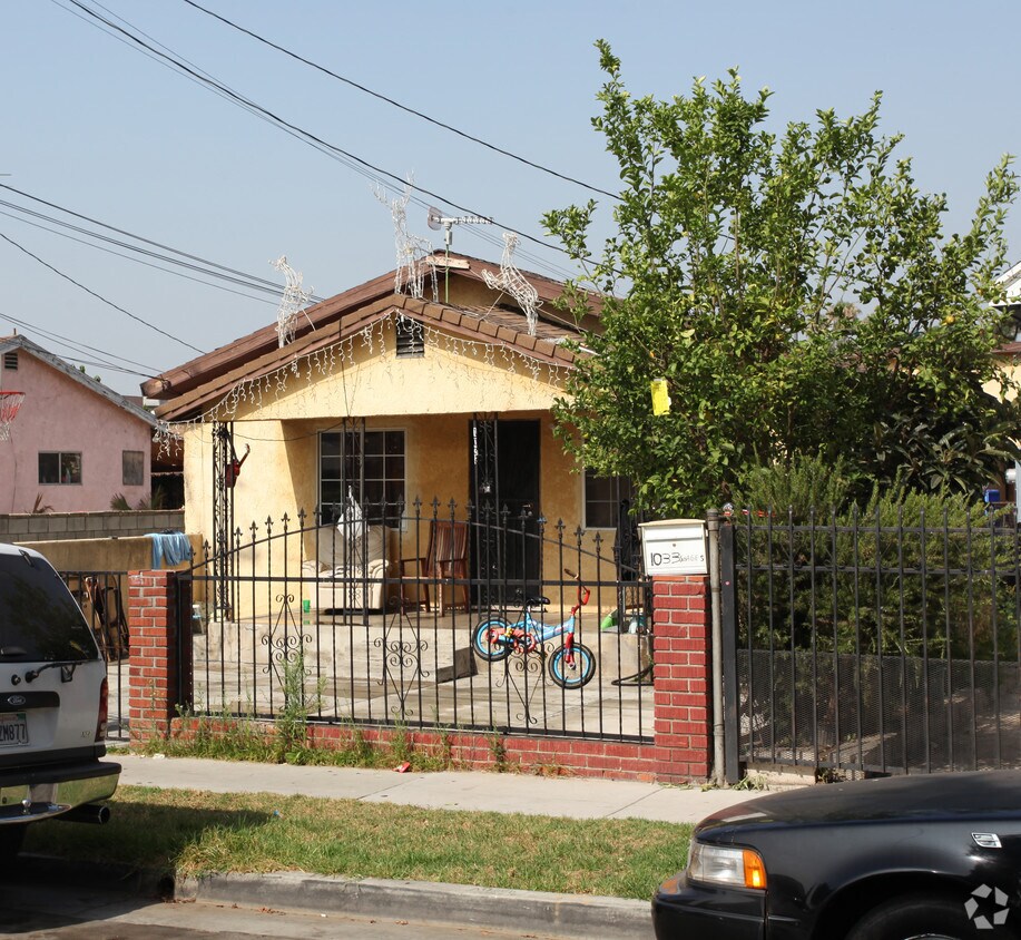 Building Photo - 1033 S Gage Ave