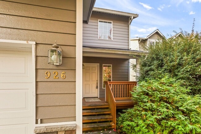 Building Photo - Newer Lynnwood Two Story, Three Bedroom