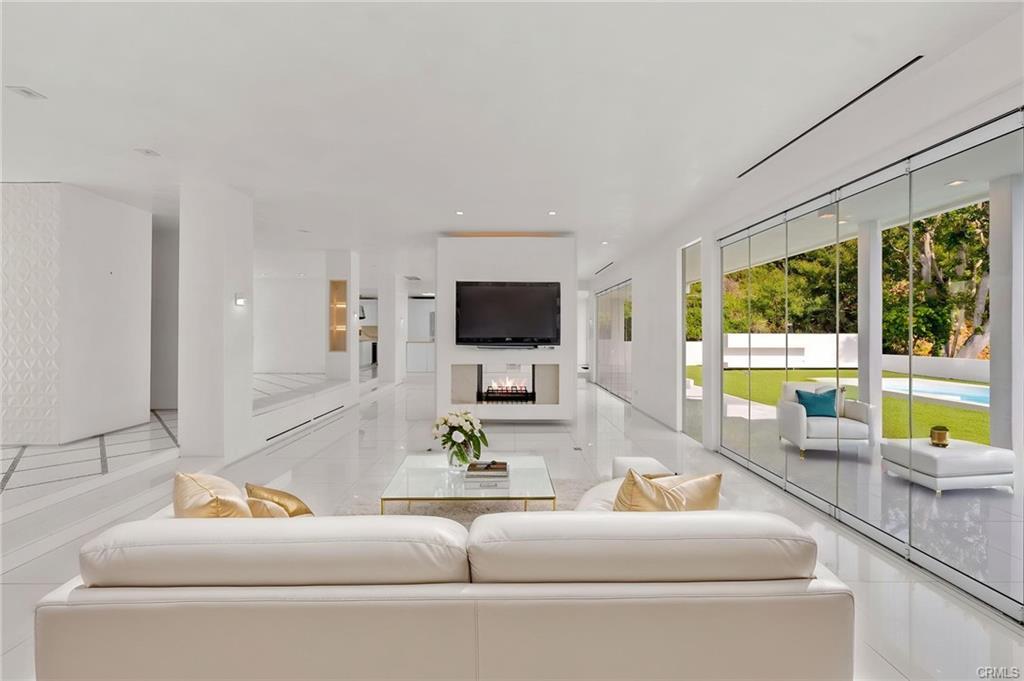 Foto principal - 1046 N Hillcrest Rd