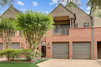 Building Photo - 2629 Wroxton Rd