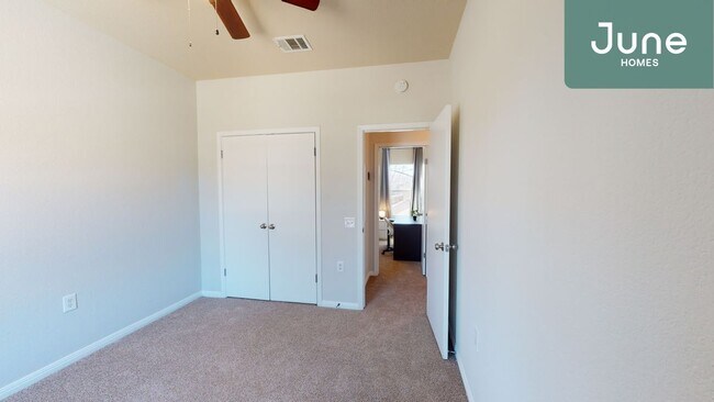 Building Photo - Full room in 5-bed/2.0-bath Home