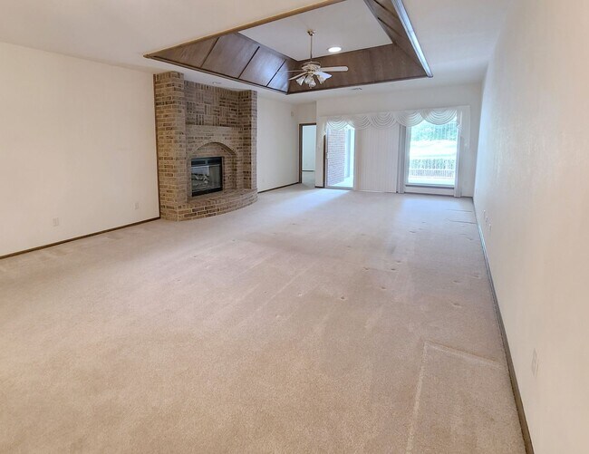 Building Photo - Neighborhood w/ all the Amenities