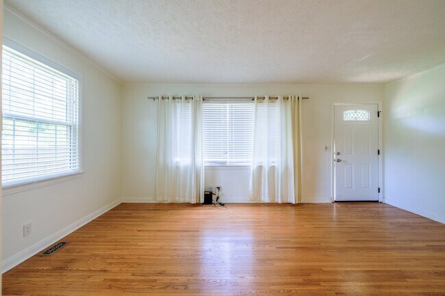 Foto del edificio - **COMING SOON**  Quaint Cul-de-sac Home Now Available in Riverside Village, East Nashville!