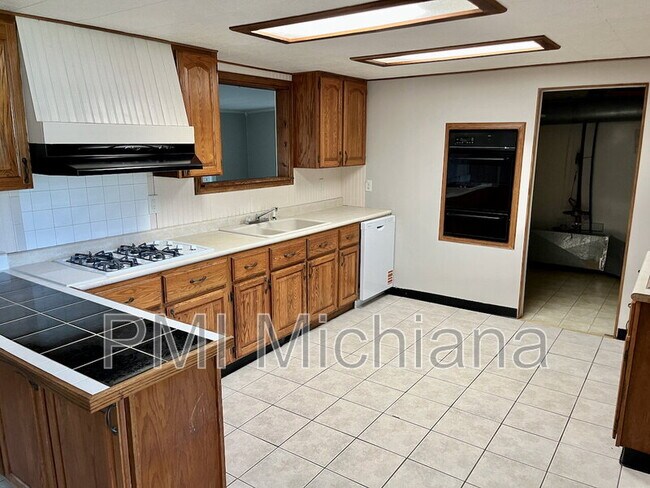 Foto del edificio - 2405 Woodmont Dr