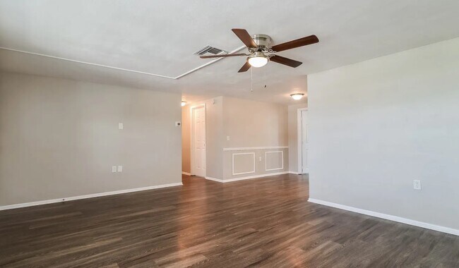 Foto del edificio - 5321 Sparrow Dr