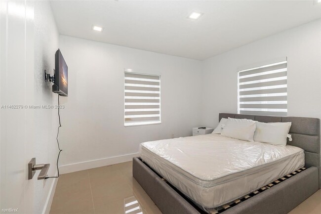 Foto del edificio - 3 br, 2 bath House - Bunche Park