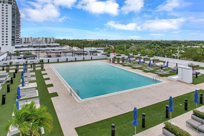 Foto del edificio - 5300 Paseo Blvd