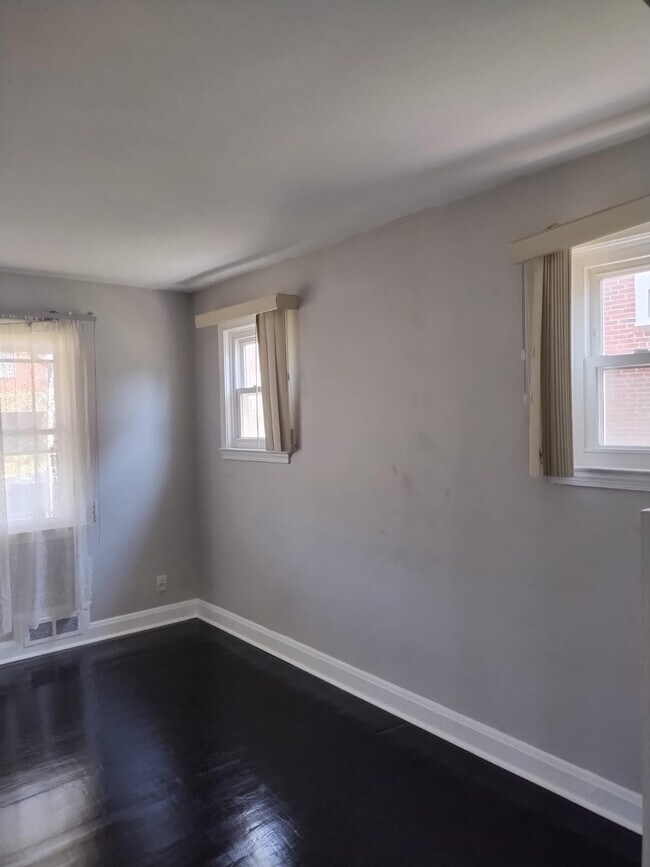 Foto del edificio - 5207 Hillburn Ave