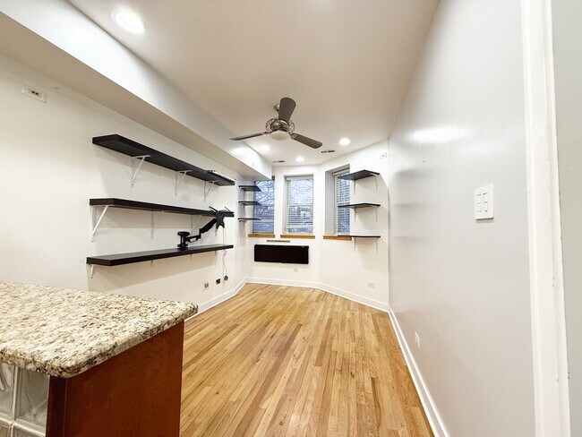 Foto del edificio - 3918 N Kedvale Ave