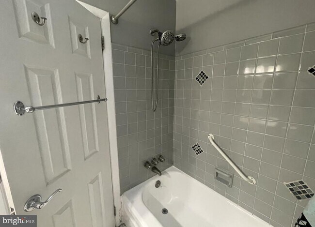 Building Photo - 788 Cinnaminson St