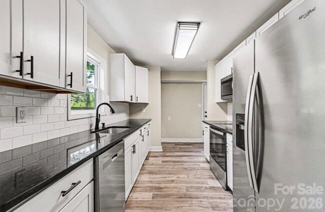 Building Photo - 308 Alexander St