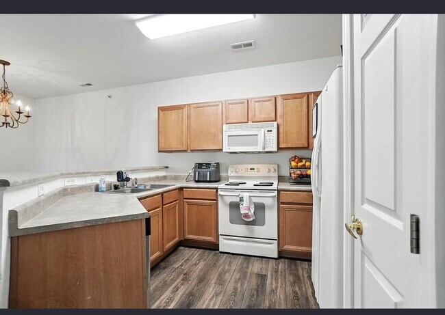 Foto del edificio - 961 Mistflower Ln