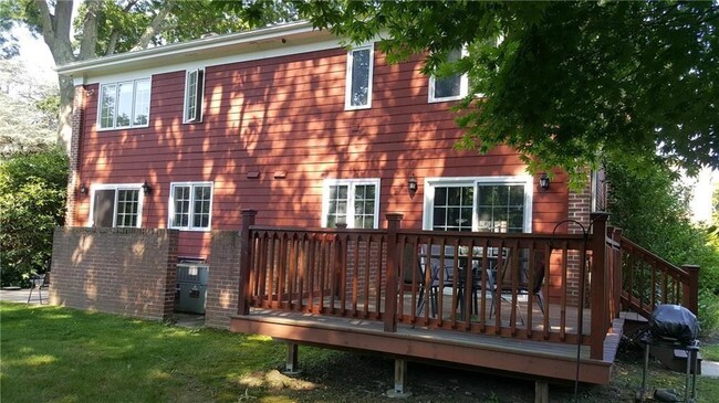 Building Photo - 66 Elm St