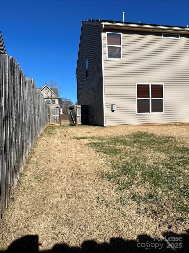 Foto del edificio - 142 Saye Pl