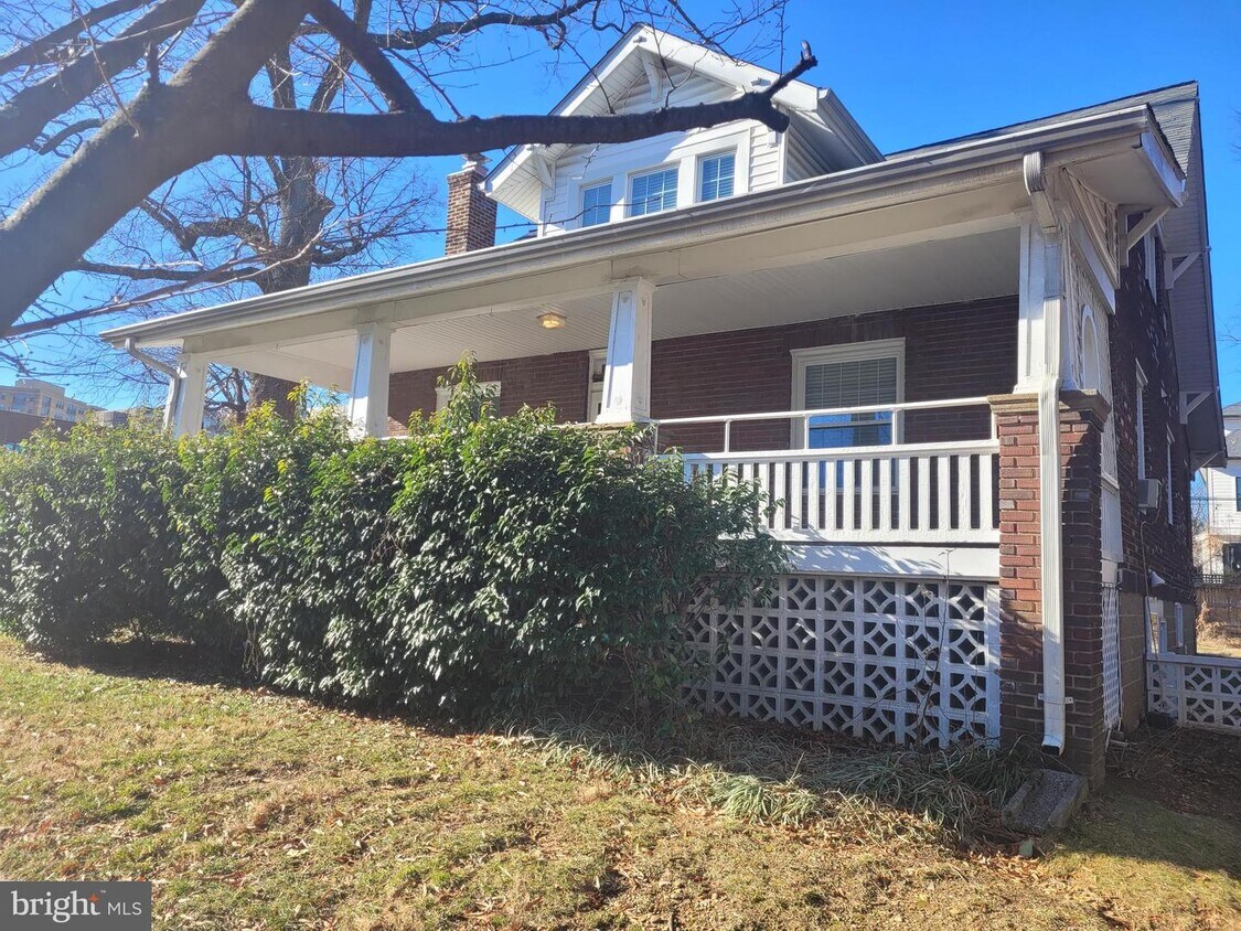 Primary Photo - 1422 N Fillmore St
