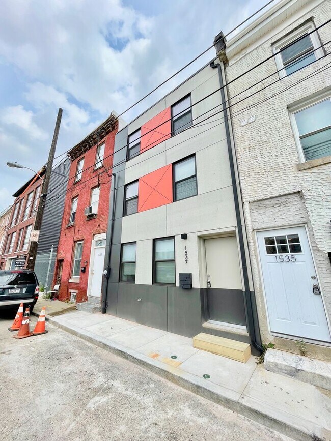 Building Photo - 1537 N Orkney St
