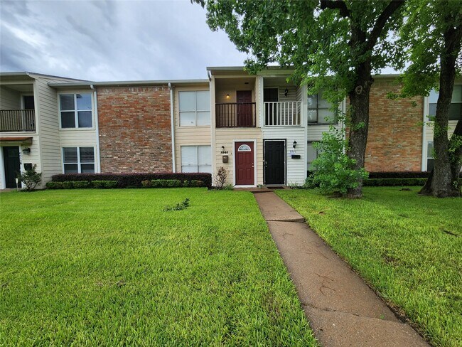 Foto del edificio - 8848 Kempwood Dr