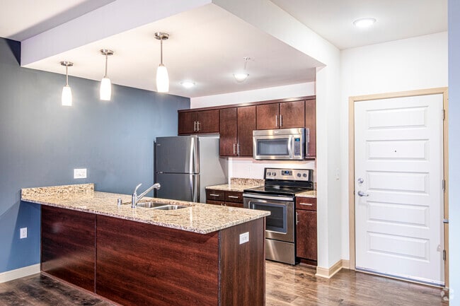 1BR, 1BA - 788SF - Lake Edge