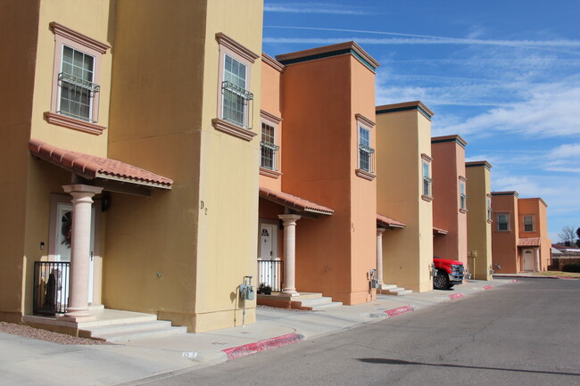 Building Photo - 3150 N Yarbrough Dr