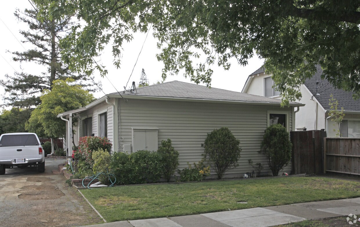 Building Photo - 1161-1163 Junipero Ave