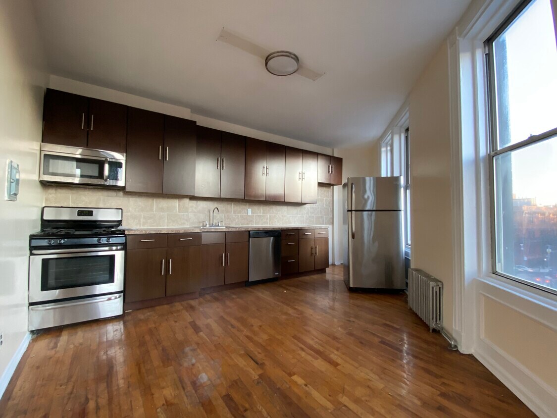 Primary Photo - 245 Flatbush Ave