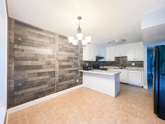 Building Photo - Incredibly spacious family home in Piedmon...