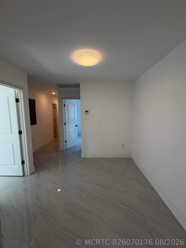 Foto del edificio - 8211 Biscayne Blvd