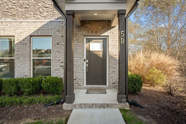 Foto del edificio - 555 Gresham Ln