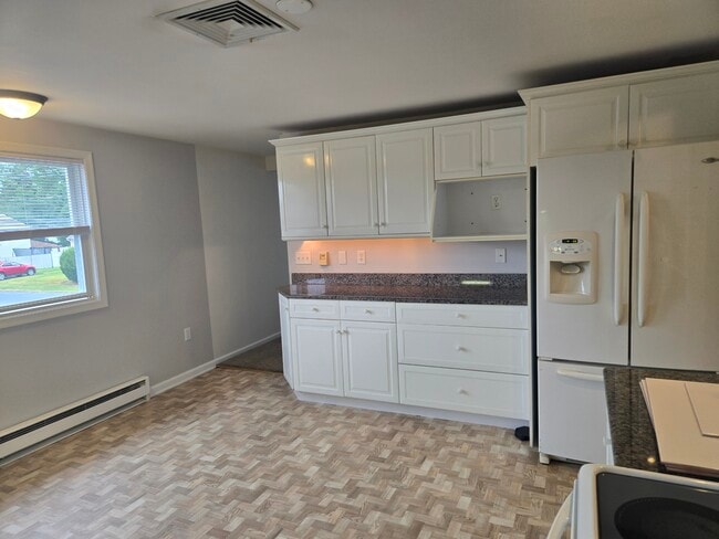 Kitchen - 302 Bonair Ave (Hatboro, PA) Apartment