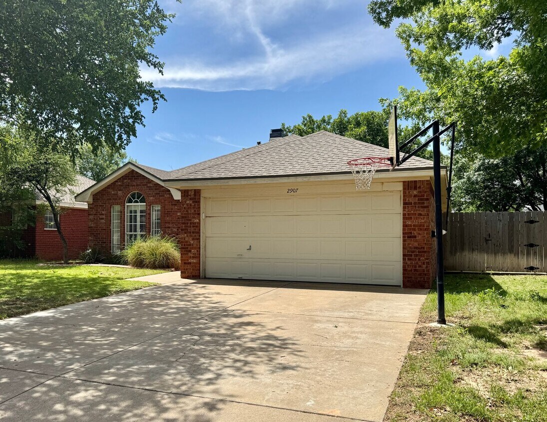 Building Photo - Adorable 3/2 in South Lubbock! More Pictur...