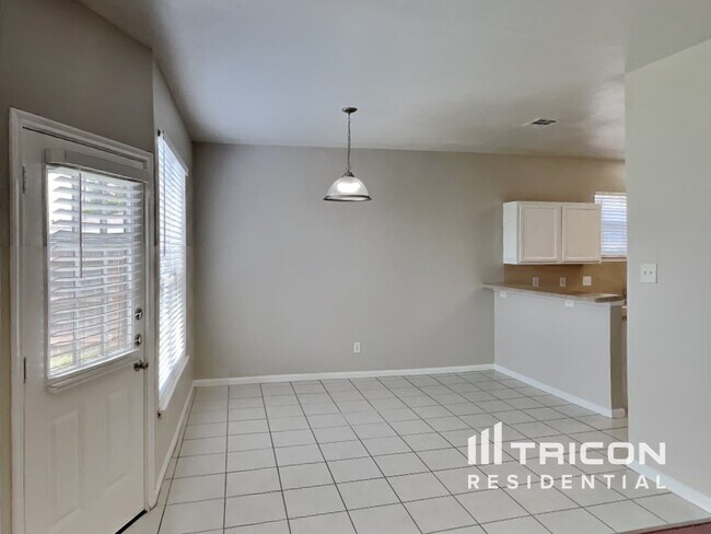 Foto del edificio - 5615 Bear Paw Cir