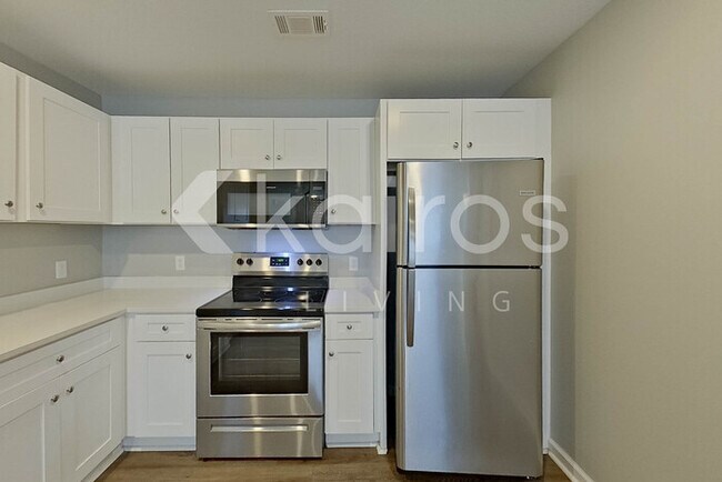 Building Photo - 156 Cottage Grove Rd