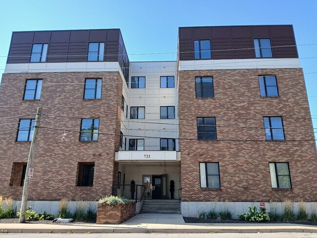 Foto del edificio - 721 E North St