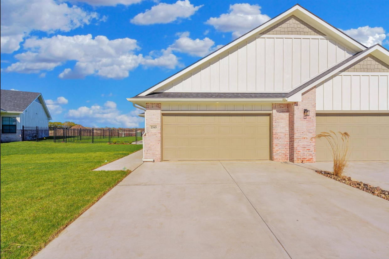 Foto principal - *Beautiful New Duplexes in Goddard School ...