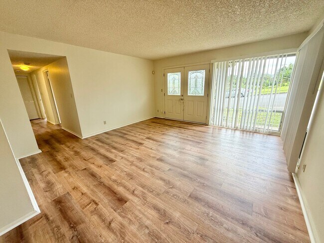 Foto del edificio - Spacious 3/2 in Club View Estates