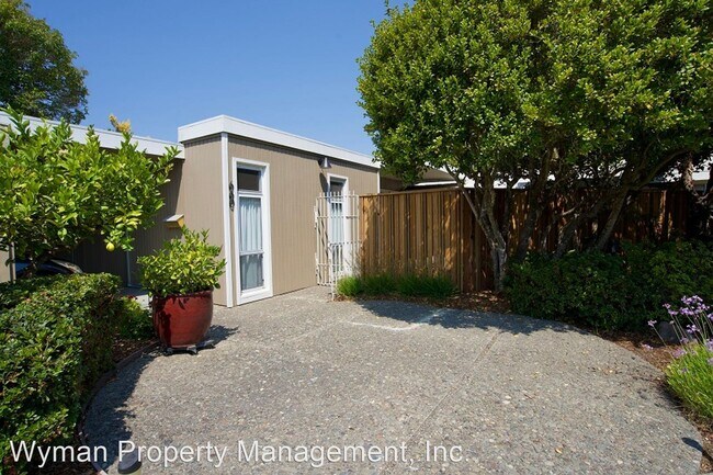 Building Photo - 4 br, 2 bath House - 660 Webber Street