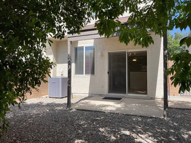 Foto del edificio - NE Townhouse with all the amenities