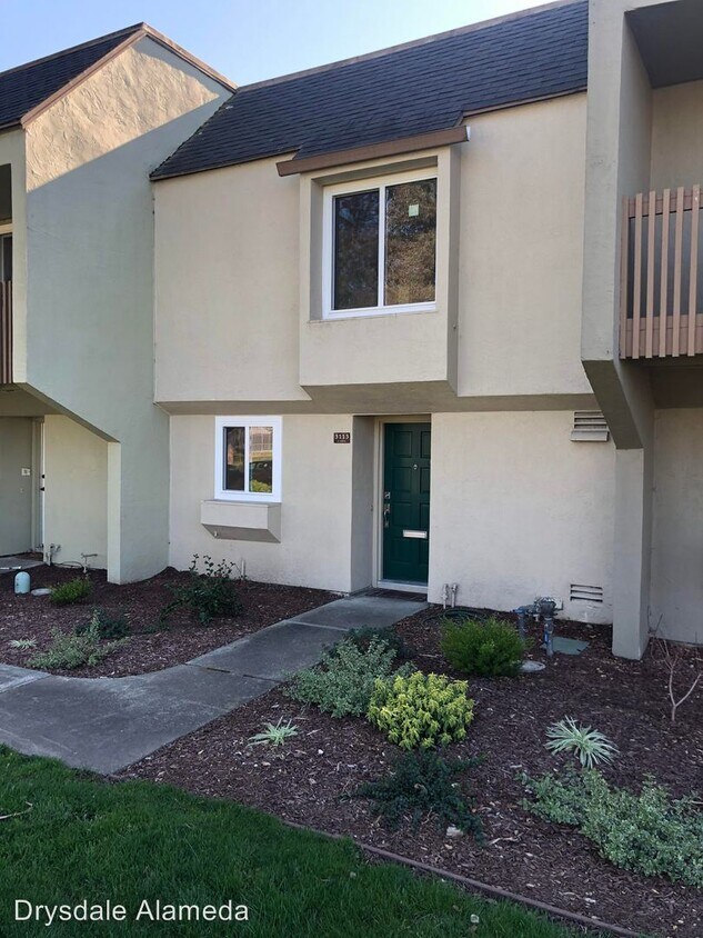 2 br, 1.5 bath House 3113 El Portal House Rental in Alameda, CA