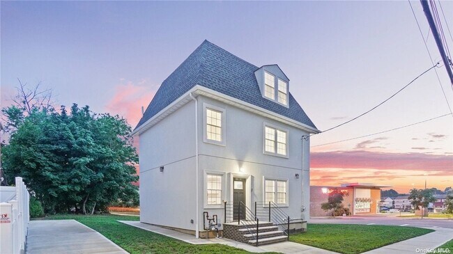 Building Photo - 218-6 119th Ave