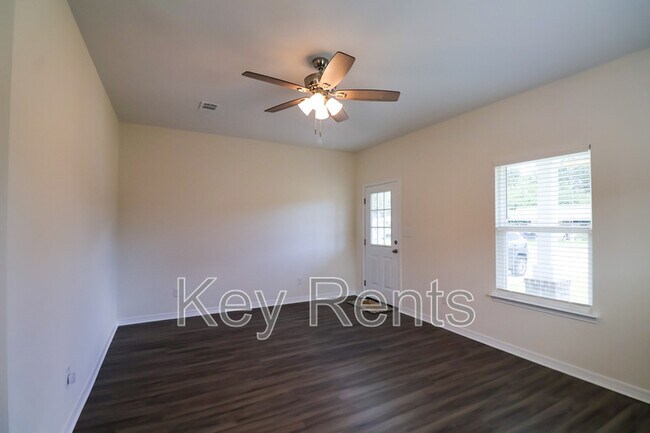 Foto del edificio - 7111 McAdam Ct