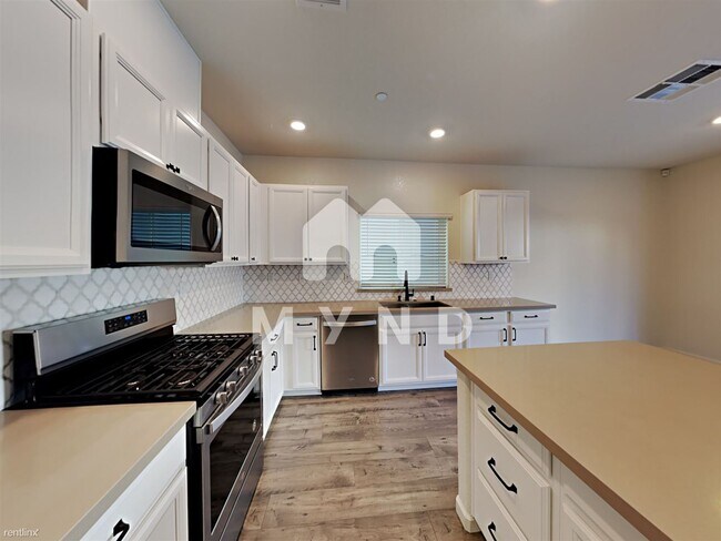 Building Photo - 4 br, 2.5 bath House - 3831 Berrybridge St